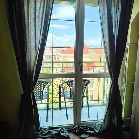 Apartment Golden Hermes, Z Basenem